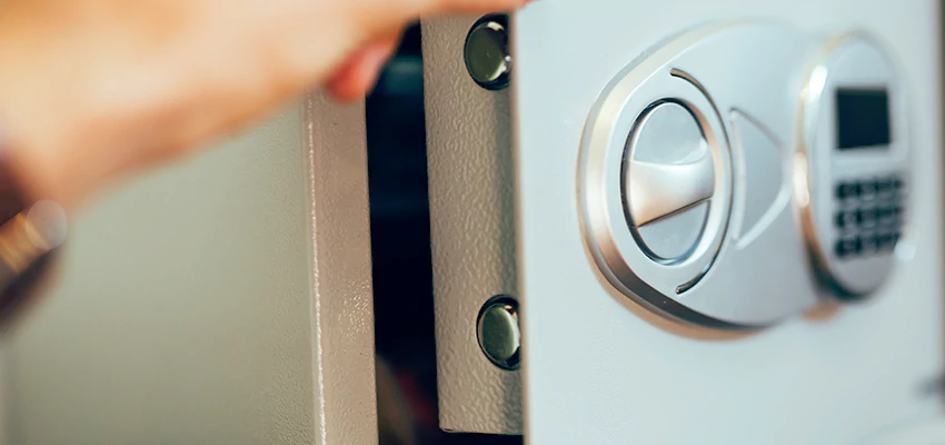 Fingerprint Safe Openers in Riverbank, CA